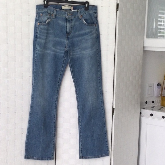 Women’s Levi’s Jeans size 10 color blue boot cut zipper front with pockets - Picture 1 of 11
